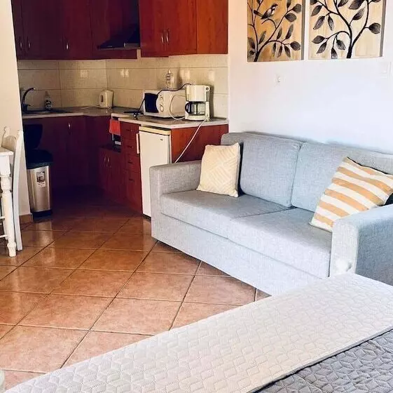 Skandalis Traditional Suites