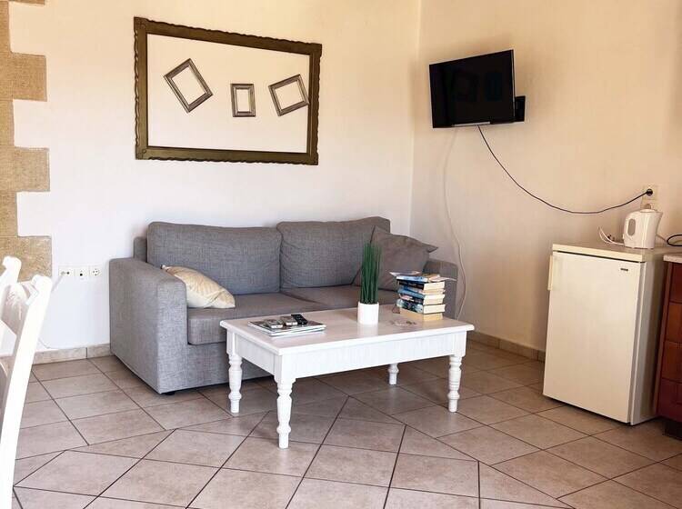 Skandalis Traditional Suites