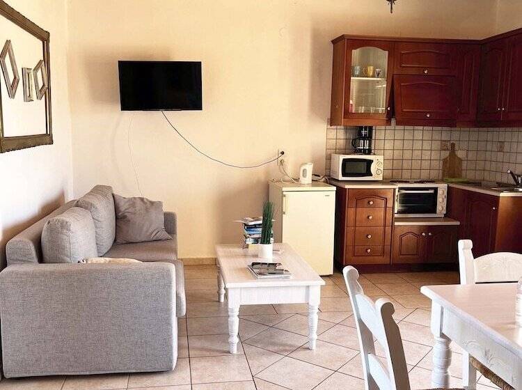 Skandalis Traditional Suites