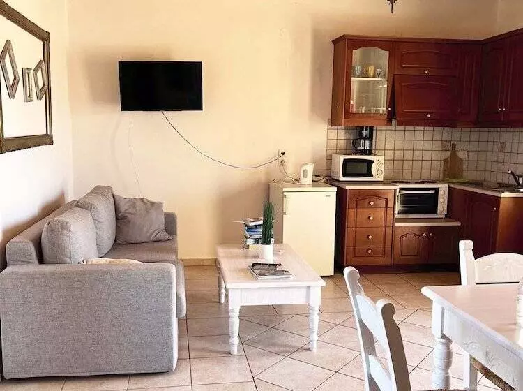 Skandalis Traditional Suites