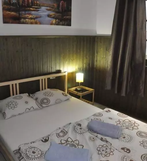 Red Star Surf   Hostel