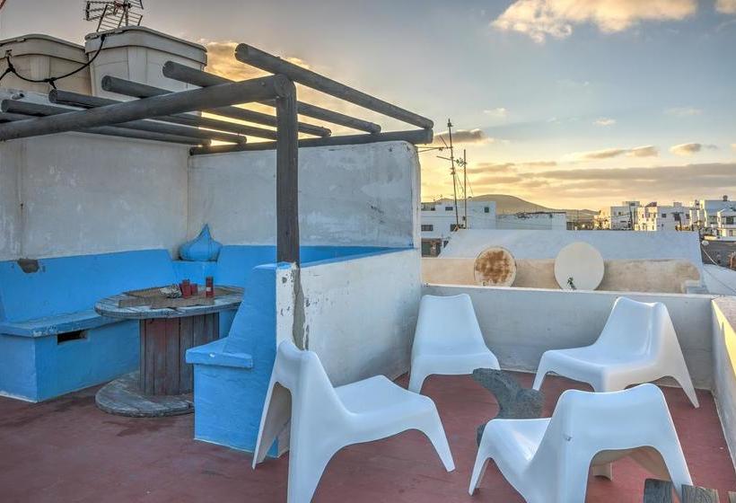 Red Star Surf   Hostel