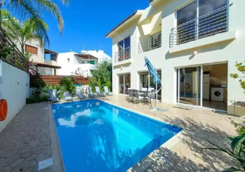 ホテル 3 Br Villa Cliantha
