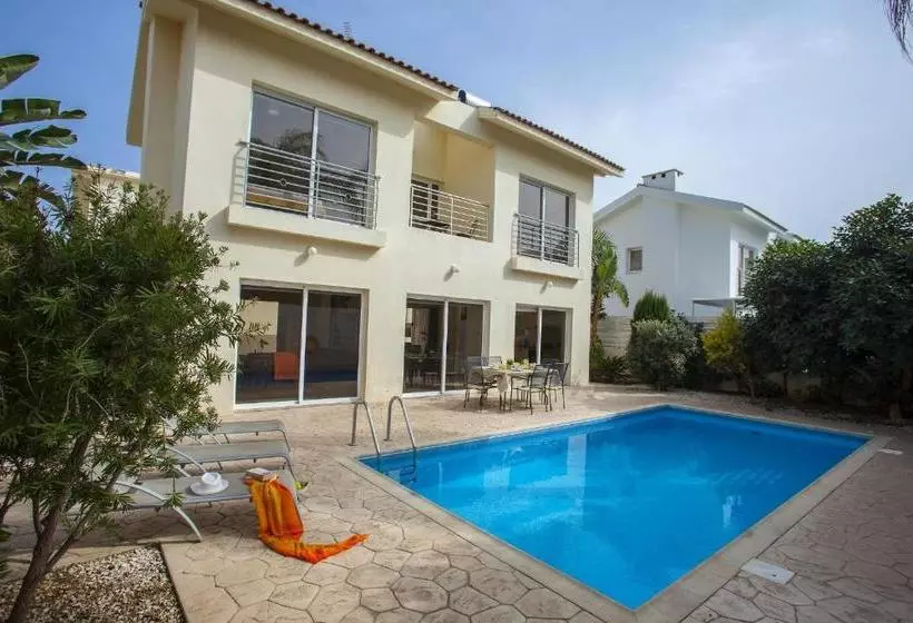 ホテル 3 Br Villa Cliantha