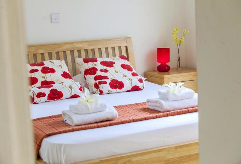 هتل 3 Br Villa Cliantha