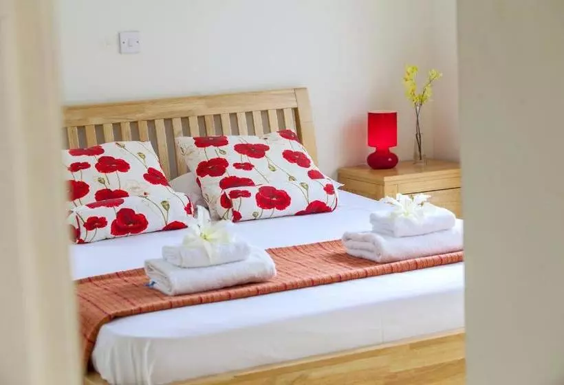 ホテル 3 Br Villa Cliantha