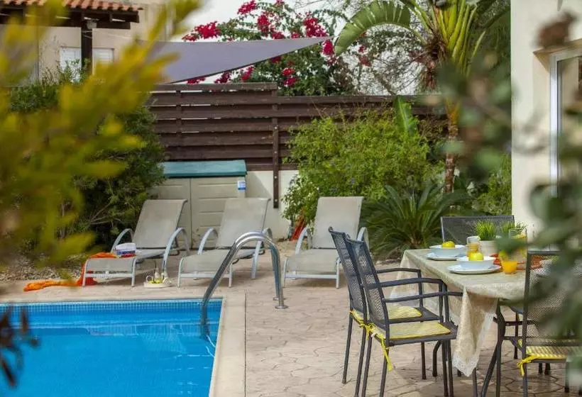 ホテル 3 Br Villa Cliantha