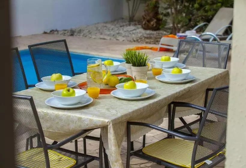ホテル 3 Br Villa Cliantha