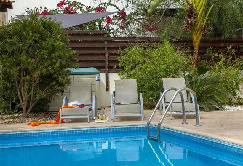 ホテル 3 Br Villa Cliantha