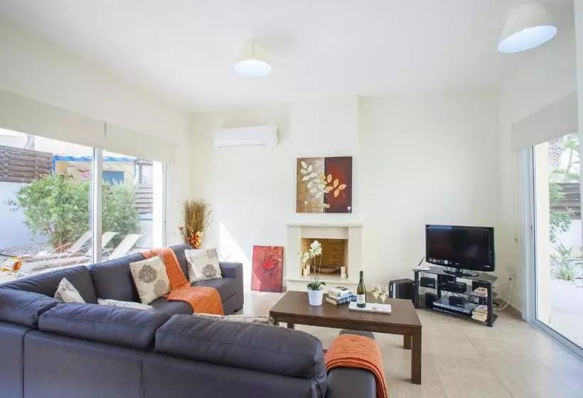 ホテル 3 Br Villa Cliantha