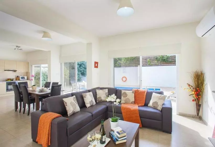 ホテル 3 Br Villa Cliantha