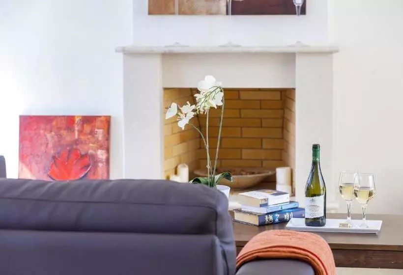 ホテル 3 Br Villa Cliantha