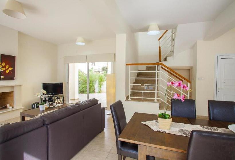 هتل 3 Br Villa Cliantha