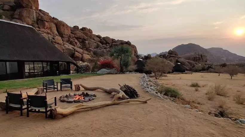 هتل Ai Aiba  The Rock Painting Lodge