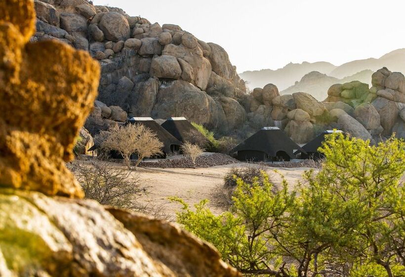 هتل Ai Aiba The Rock Painting Lodge