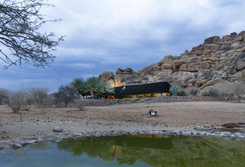 هتل Ai Aiba The Rock Painting Lodge