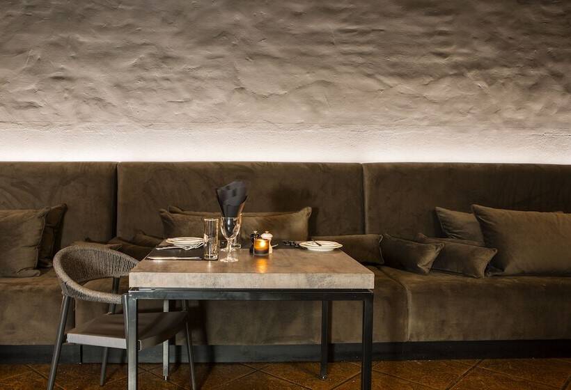 هتل Ai Aiba The Rock Painting Lodge