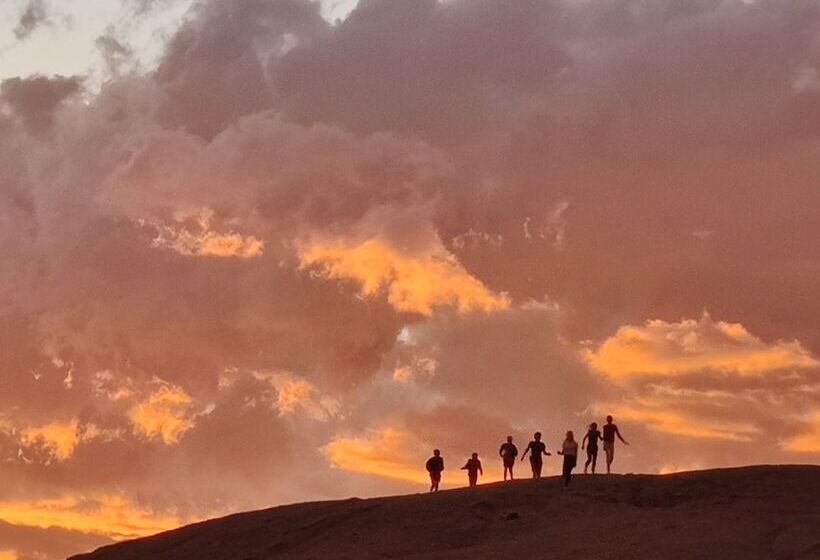 هتل Ai Aiba The Rock Painting Lodge