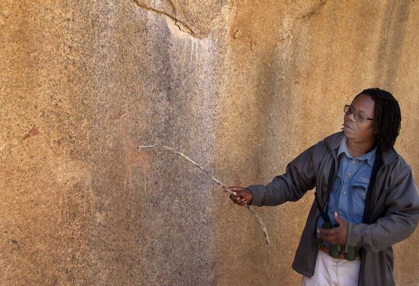 هتل Ai Aiba The Rock Painting Lodge