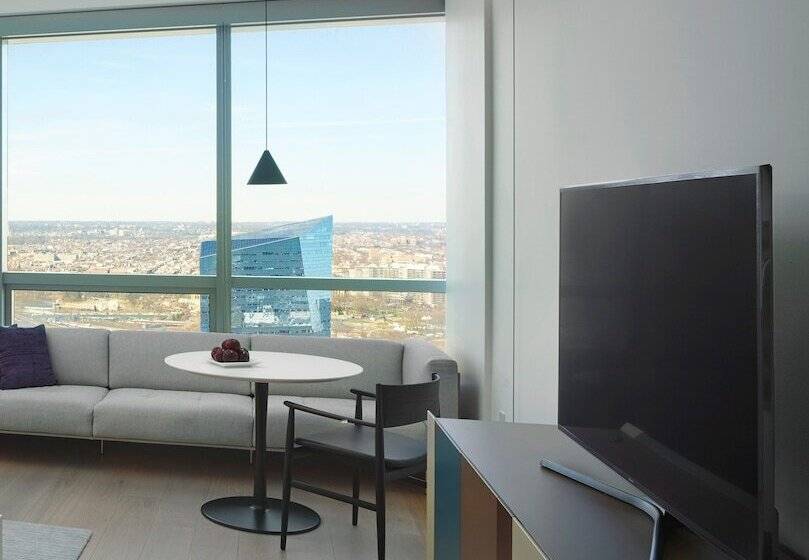 هتل Aka University City