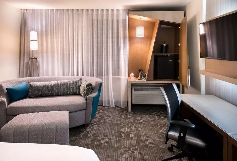 Hotelli Courtyard By Marriott Albion