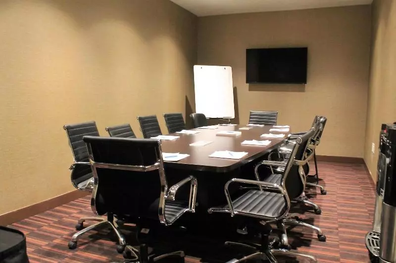 ホテル Four Points By Sheraton Grande Prairie