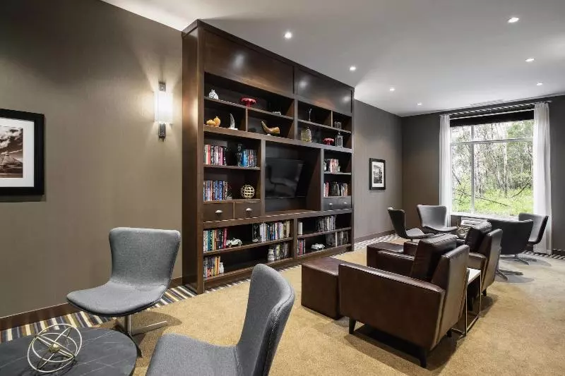 ホテル Four Points By Sheraton Grande Prairie