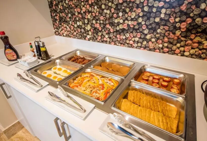 هتل Hampton By Hilton Santo Domingo Airport