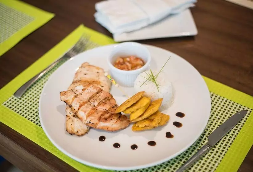 هتل Hampton By Hilton Santo Domingo Airport