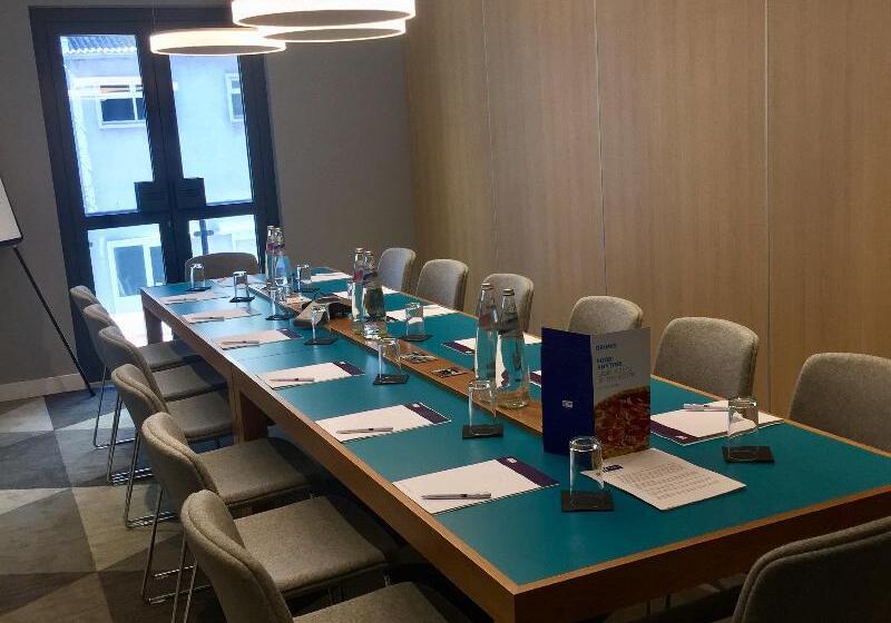 هتل Holiday Inn Express Gibraltar By Ihg