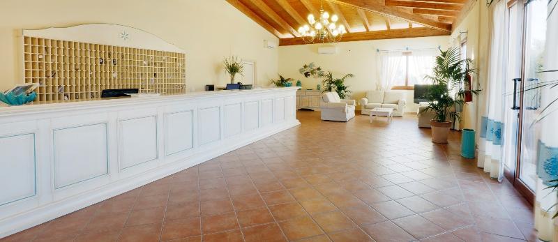 Отель Marina Rey Beach Resort