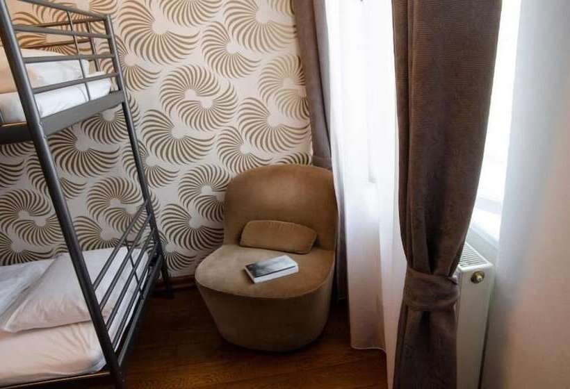 هاستل The Republic Apartments