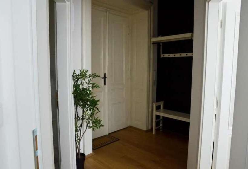 هاستل The Republic Apartments