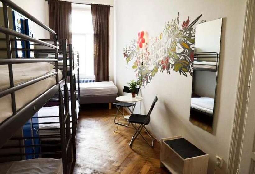 هاستل The Republic Apartments