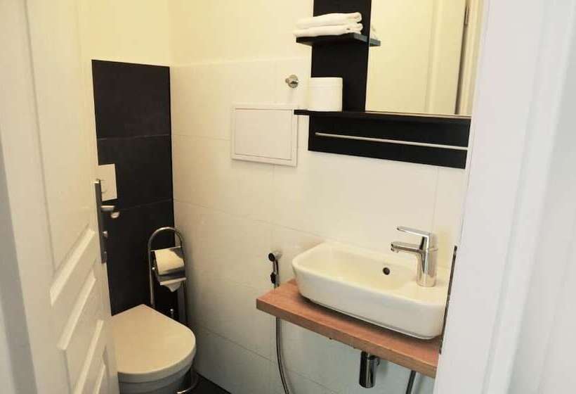 هاستل The Republic Apartments