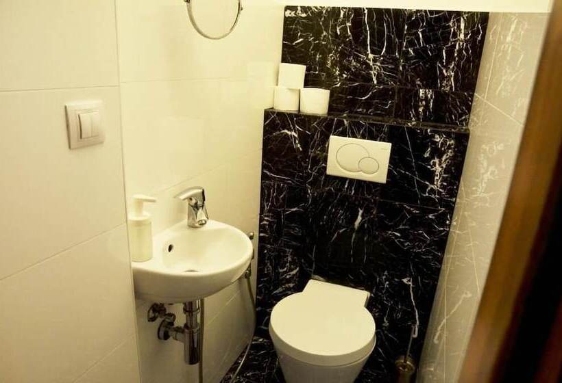 هاستل The Republic Apartments