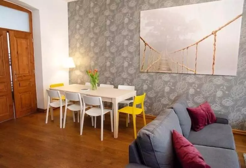 Retkeilymaja The Republic Apartments