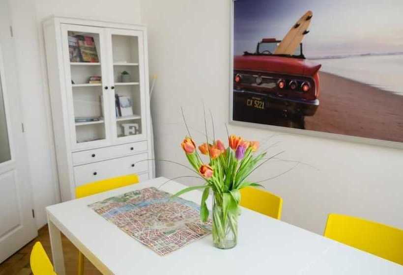 هاستل The Republic Apartments