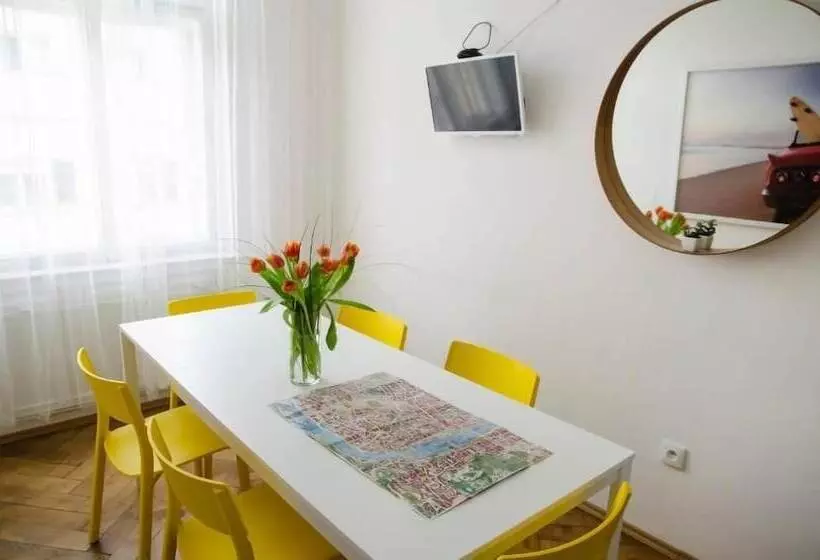 Retkeilymaja The Republic Apartments