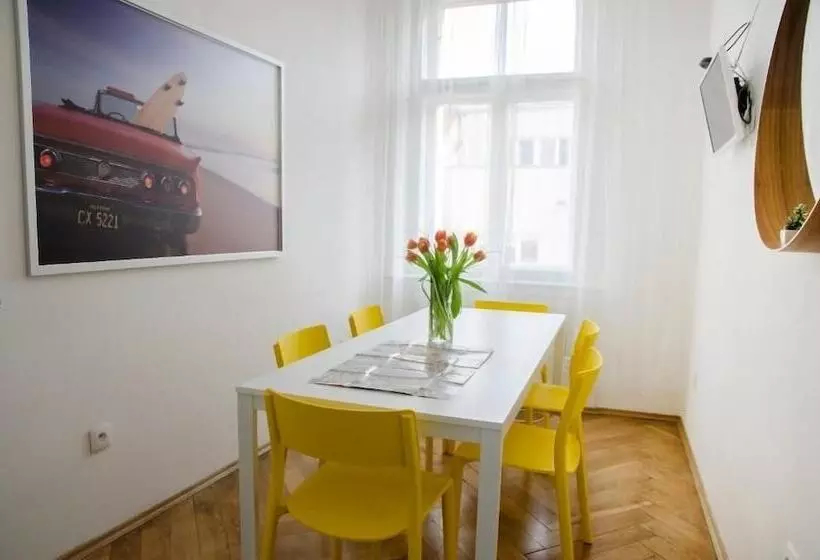 Retkeilymaja The Republic Apartments