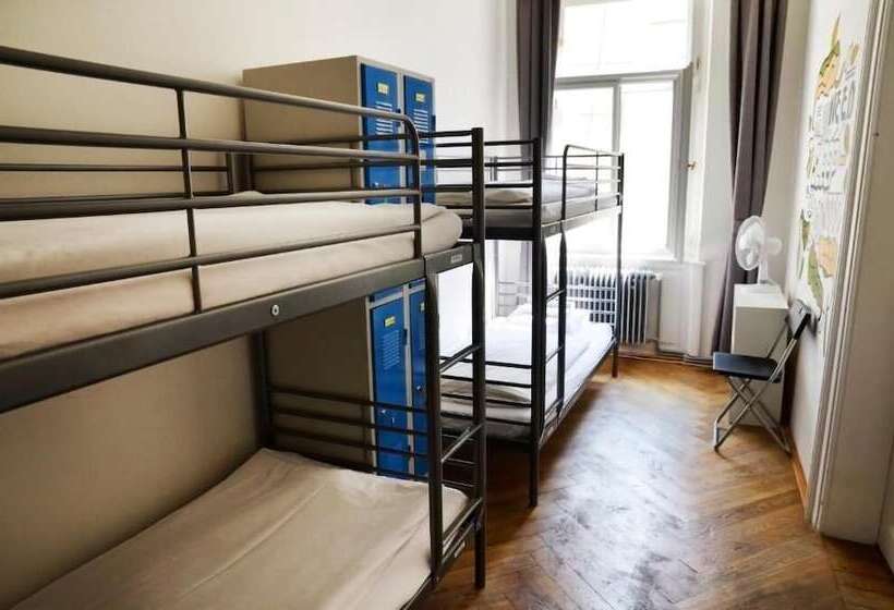 هاستل The Republic Apartments