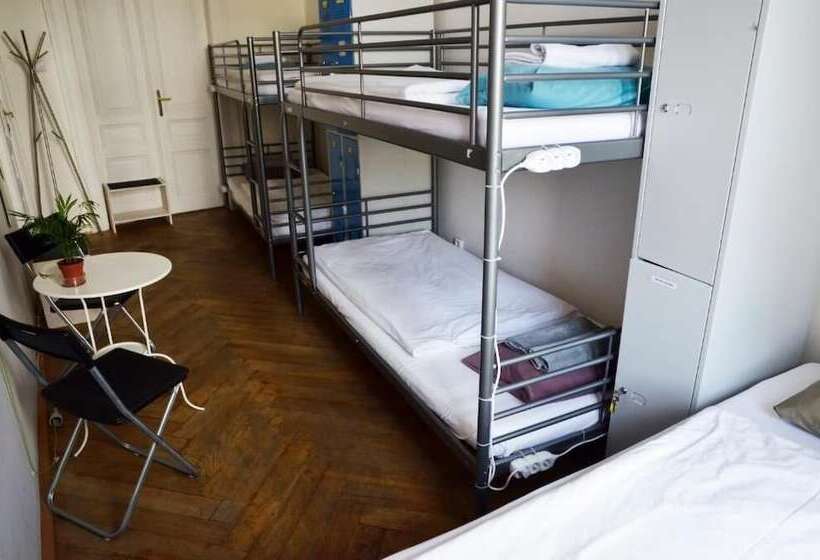 هاستل The Republic Apartments