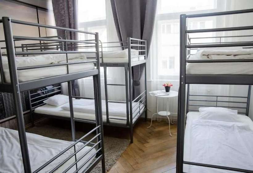 هاستل The Republic Apartments