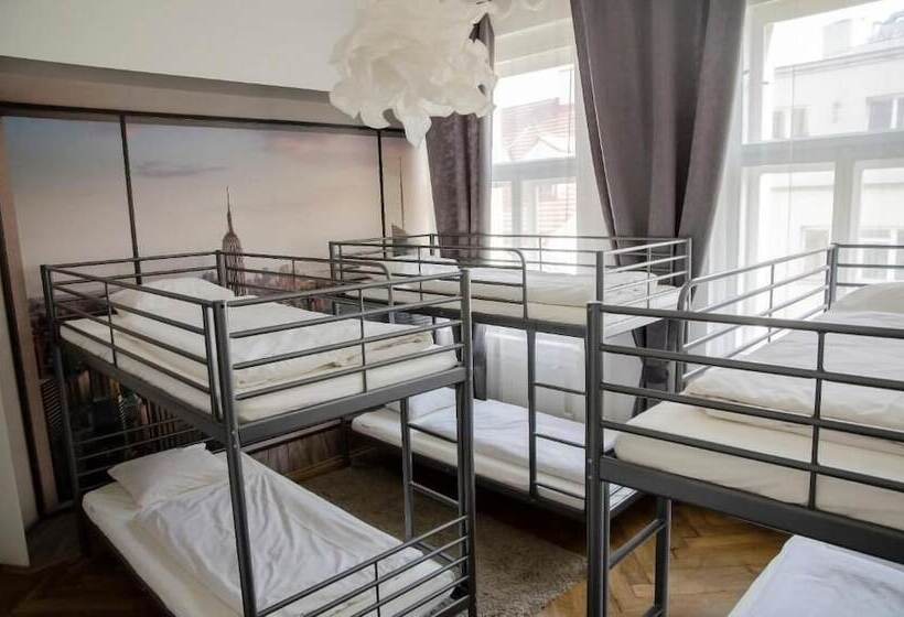 هاستل The Republic Apartments