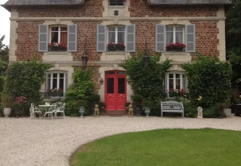 ベッドアンドブレックファースト Manoir Des Lions De Tourgeville