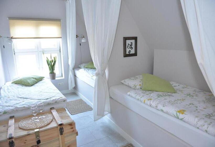 Five Point Hostel & Apartments