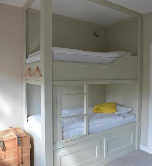 Five Point Hostel & Apartments