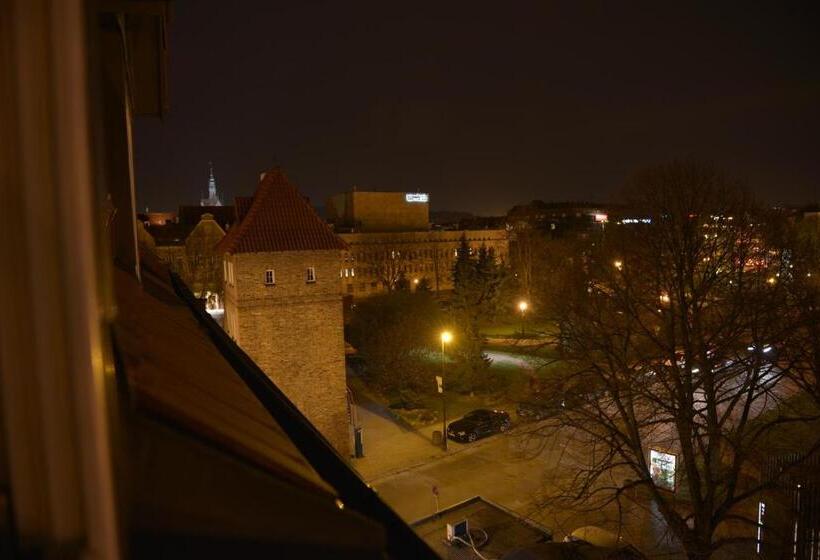 Five Point Hostel & Apartments