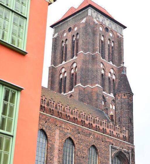 Five Point Hostel & Apartments