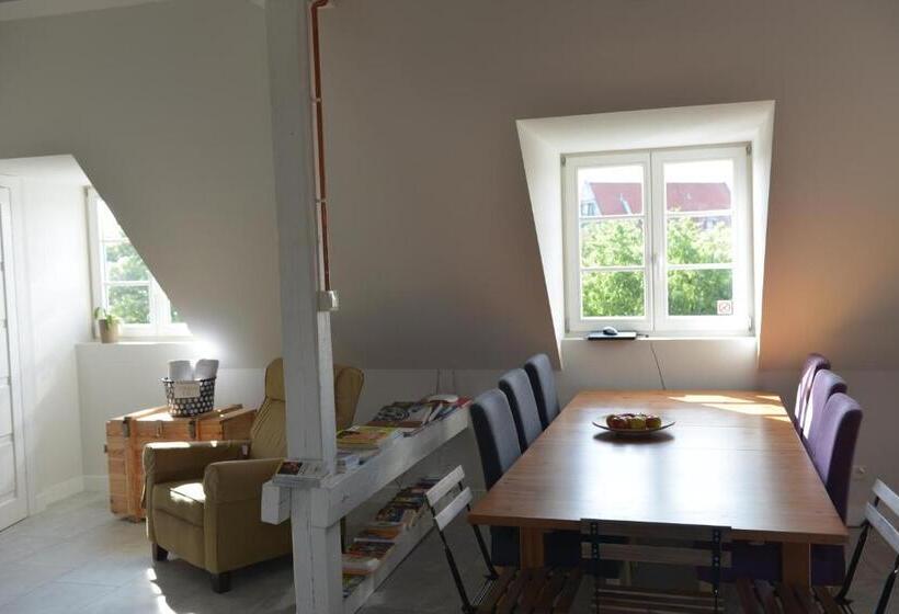 Five Point Hostel & Apartments